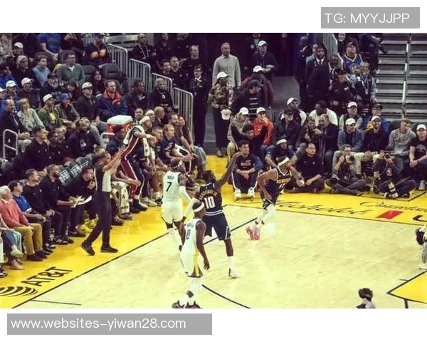 16日勇士与掘金激战直播全程回顾及精彩瞬间分析 16日勇士与掘金激战直播全程回顾及精彩瞬间分析