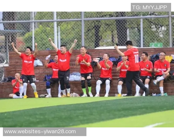 中国明星队对决世界传奇球队展现巅峰对抗与激情碰撞的精彩赛事 中国明星队对决世界传奇球队展现巅峰对抗与激情碰撞的精彩赛事